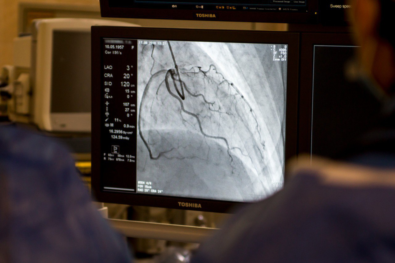 На мониторе