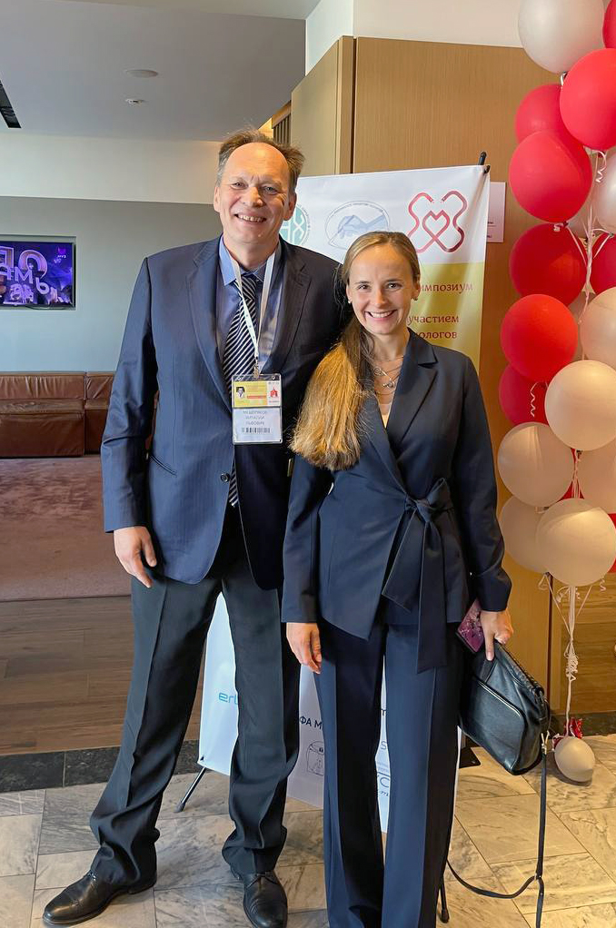 Мещеряков Виталий Львович с участницей симпозиума